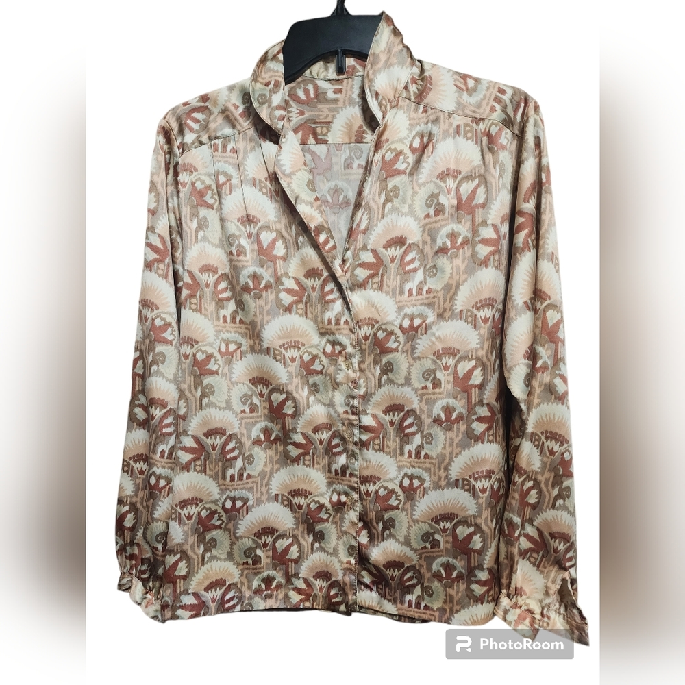 Woolite Blouse tan salmon flowers long sleeve button up Shirt